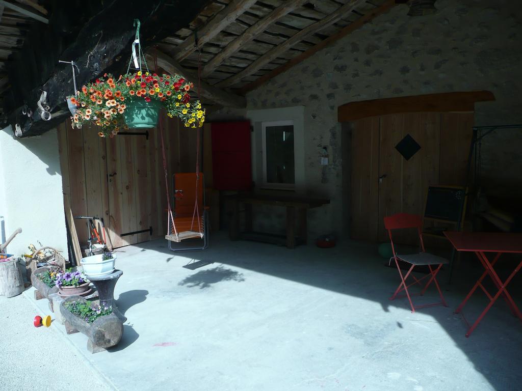 La Grange D'Agnes Bed & Breakfast Montmaur-en-Diois ภายนอก รูปภาพ